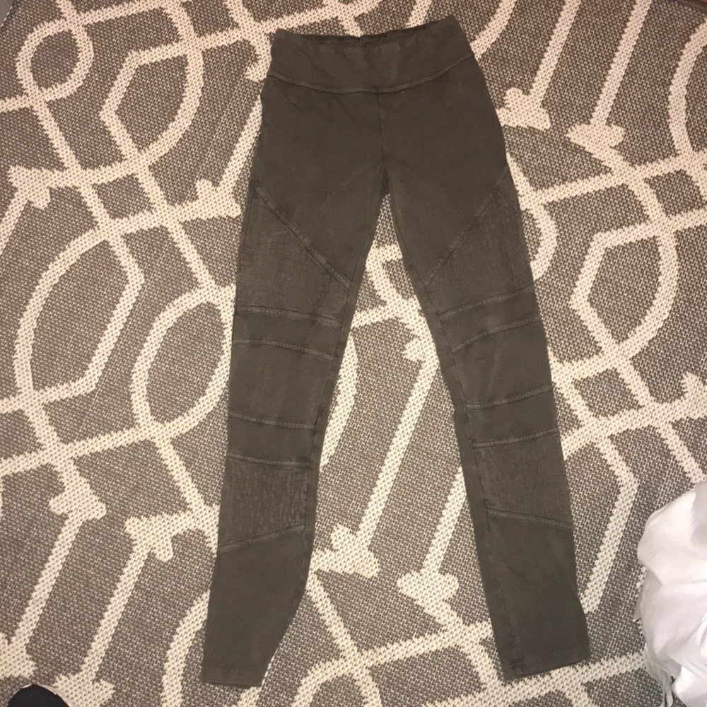 Cute army green leggings